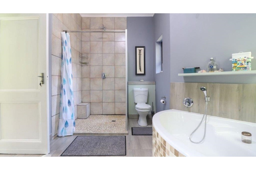 6 Bedroom Property for Sale in Lovemore Park Eastern Cape